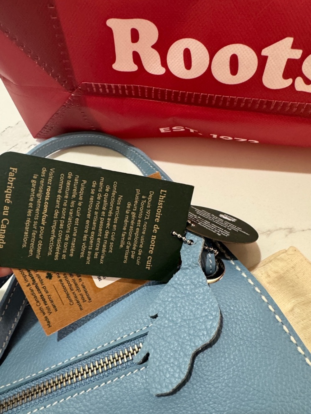 🆕 ROOTS Blue Leather Crossbody Bag with Front Zip - Picture 9 of 11